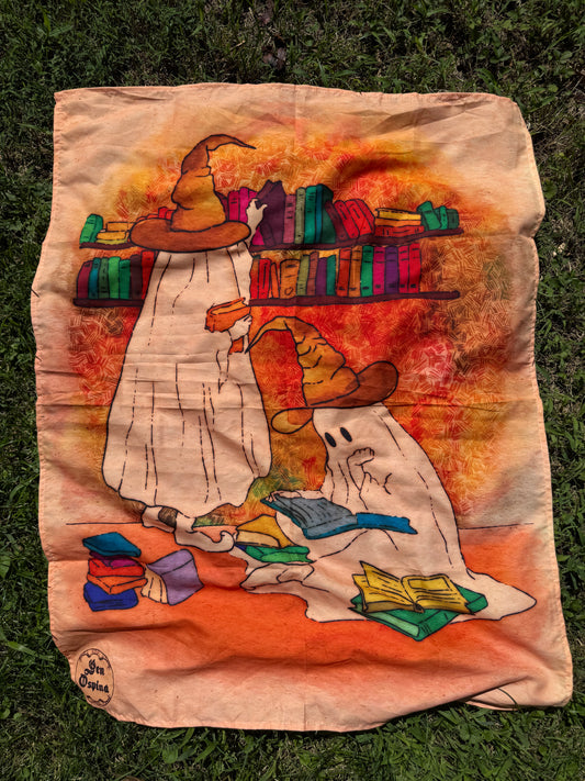"Fantastmas y Libros" Tapestry