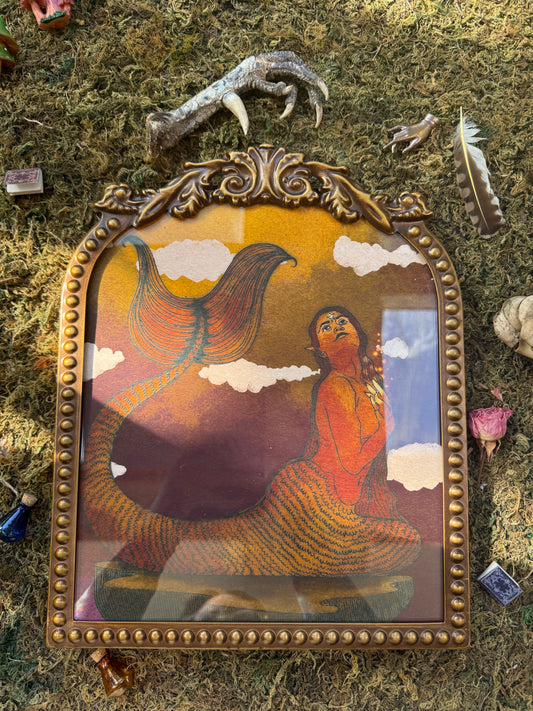 Medium Framed "Syreni Rojo"